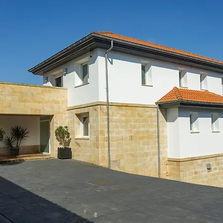 Brisas Meron Padel & Villa La Revilla (San Vicente de la Barquera)